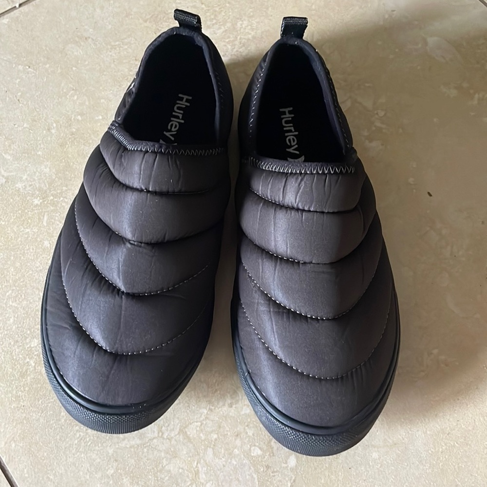 Hurley Black Puff Chukka Puffy Slip On Shoes. Mens Only worn once. SIZE 8